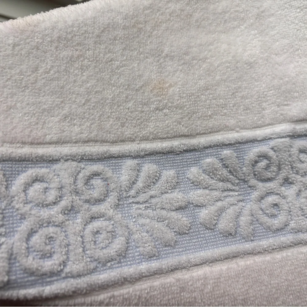 Vintage Cannon Monticello Hand Towel Santa Cruz White Sculpted 26x15